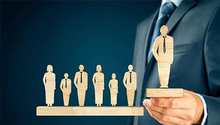 10 اصول مدیریت کارکنان برای مدیریت پرسنل زیر دست (و PDF)